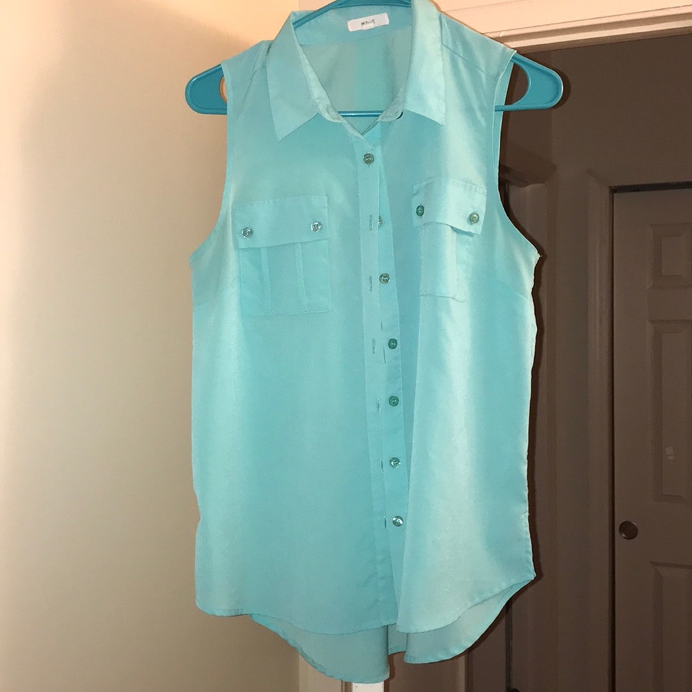 Mint sleeveless button down